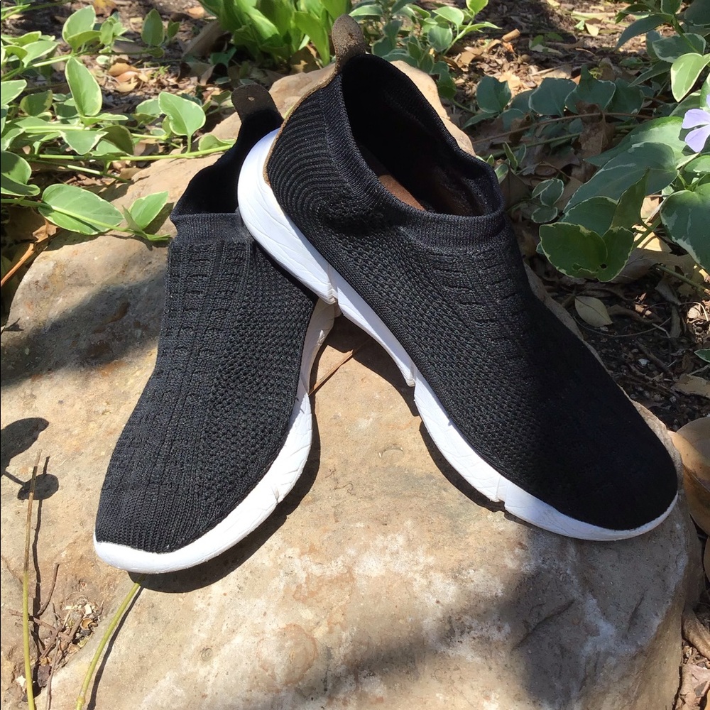 LOOM Waterproof Shoes Black- Run Small